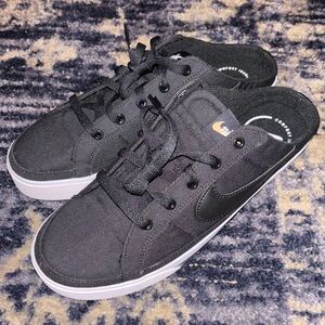 BRAND NEW. UNWORN. WOMENS NIKE COURT LEGACY MULE.